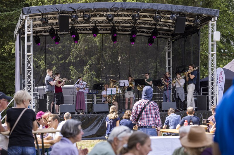 Auftritt der Studierenden-BigBand beim Sommerfest 2023