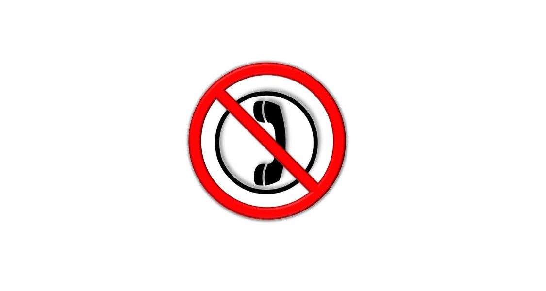 Durchgestrichenes Telefonhörersymbol. Das Bild soll telefonische Nichterreichbarkeit ausdrücken.