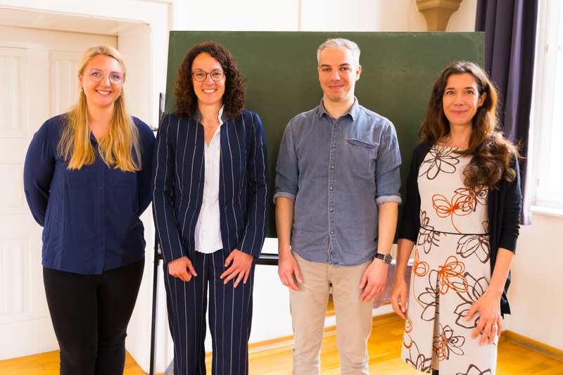 Wissenschaftsministerin Angela Dorn, Studierende des Masterstudiengangs und die Studiengangskoordination