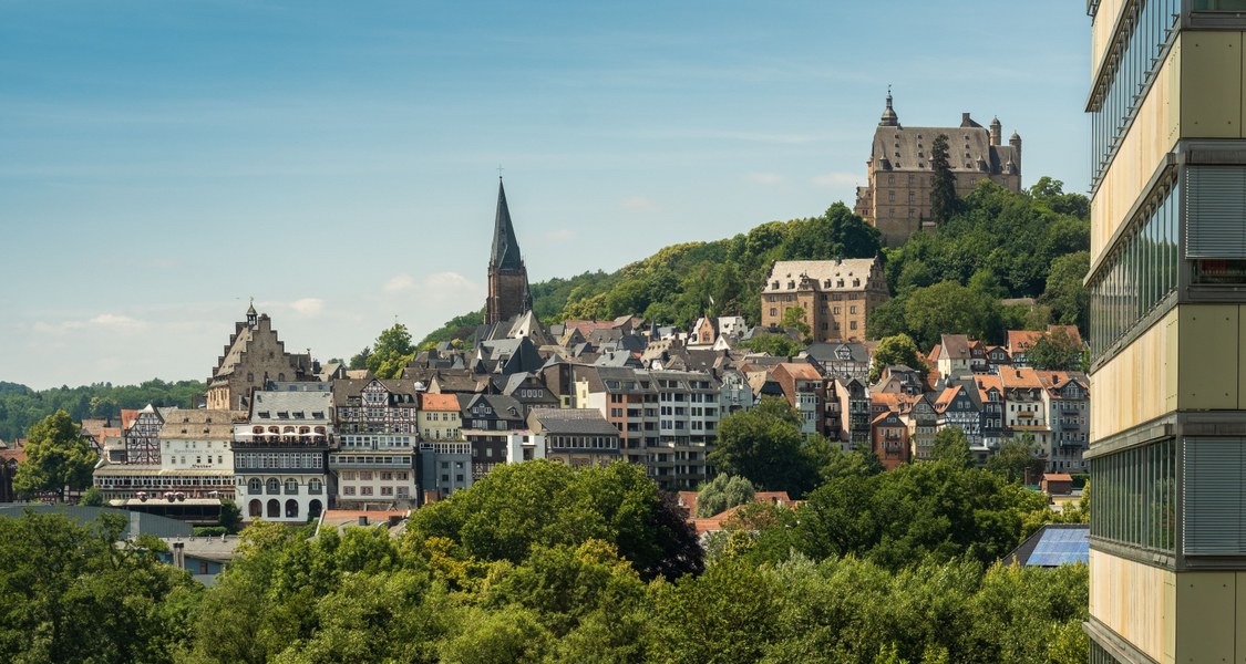 Schloss Marburg mit Fensterfront Philfak