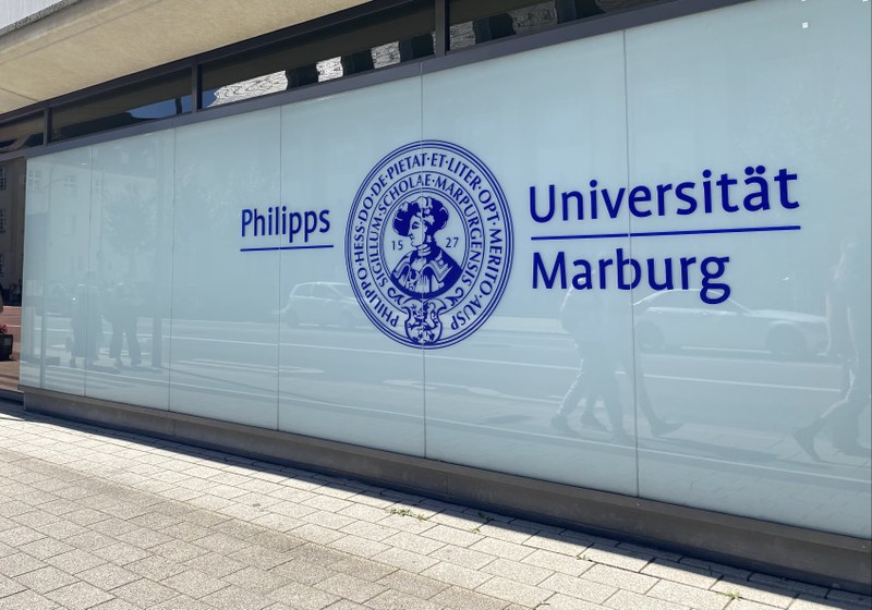 Bild Haupteingang Philipps-Universität Marburg