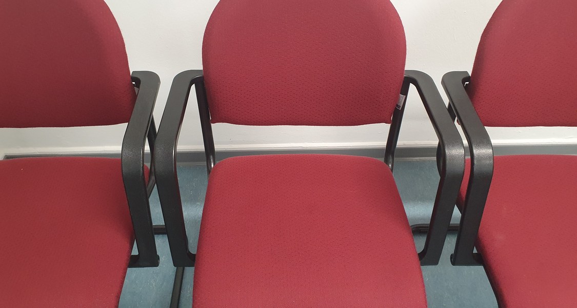 Stühlerücken im akademischen Senat: Die Hochschulwahlen erbrachten eine neue Sitzverteilung. Foto: Johannes Scholten