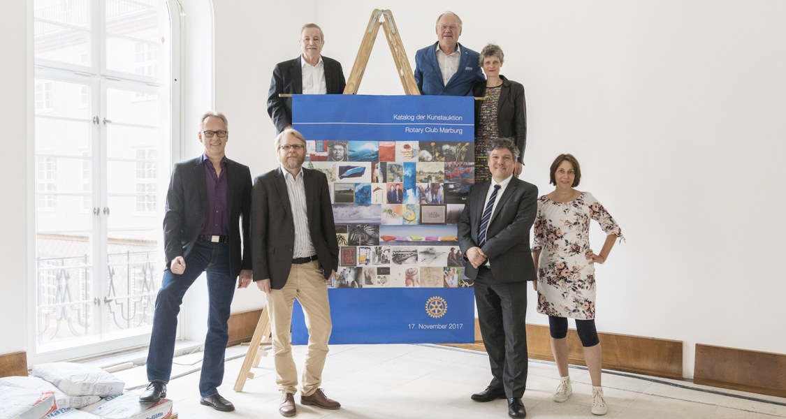 Dr. Hartmut Hesse (Präsident des Rotary Clubs Marburg), Museumsdirektor Dr. Christoph Otterbeck, Prof. Dr. Bernhard Maisch (Präsident der Rotary Stiftung Marburg), Horst Piringer (Vorsitzender des Vereins Freunde des Museums für Kunst und Kulturgeschichte), Regina Leimbach (Rotary Club Marburg), Vizepräsident Prof. Dr. Joachim Schachtner, Iris Rubinich (Referentin für Fundraising und Alumni-Service) (von links).