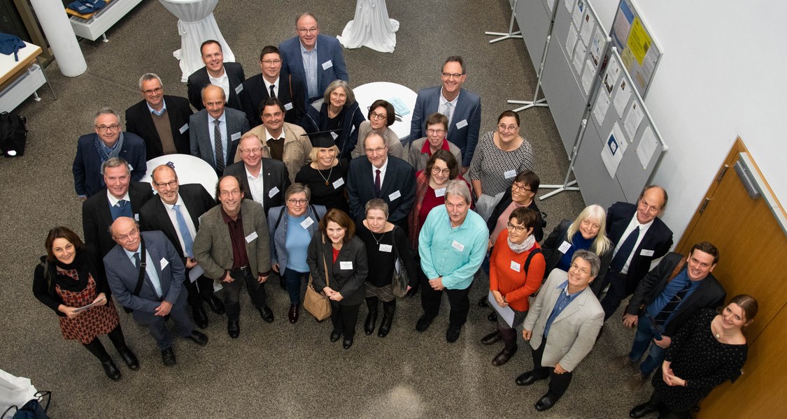 Gruppenfoto aller Teilnehmenden des Silbernen Promotionsjubiläums