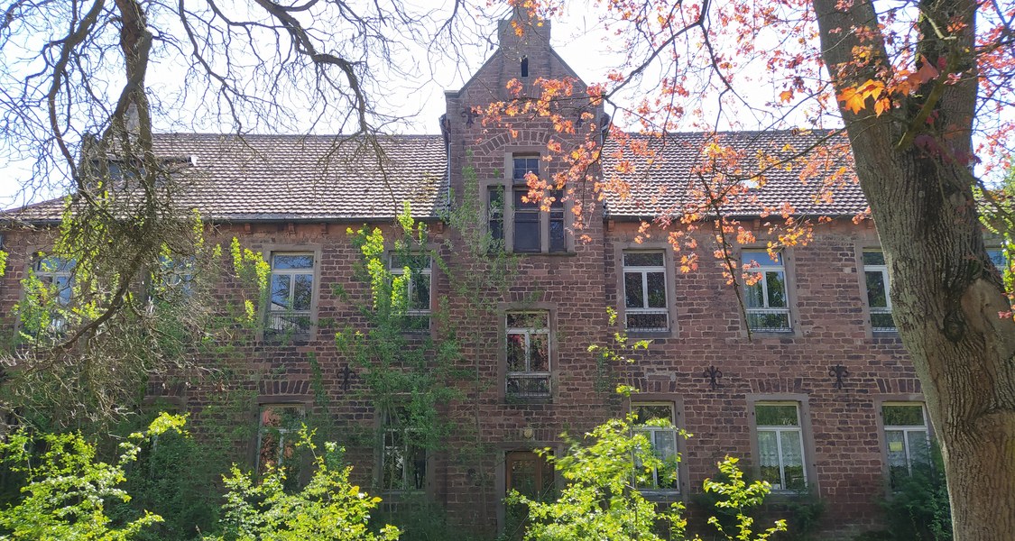 Picture of the former sanatorium and nursing home in Hoerdt, Alsace.