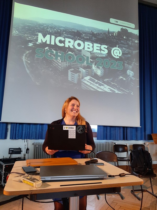 Katharina Höfer talks about microbes at school